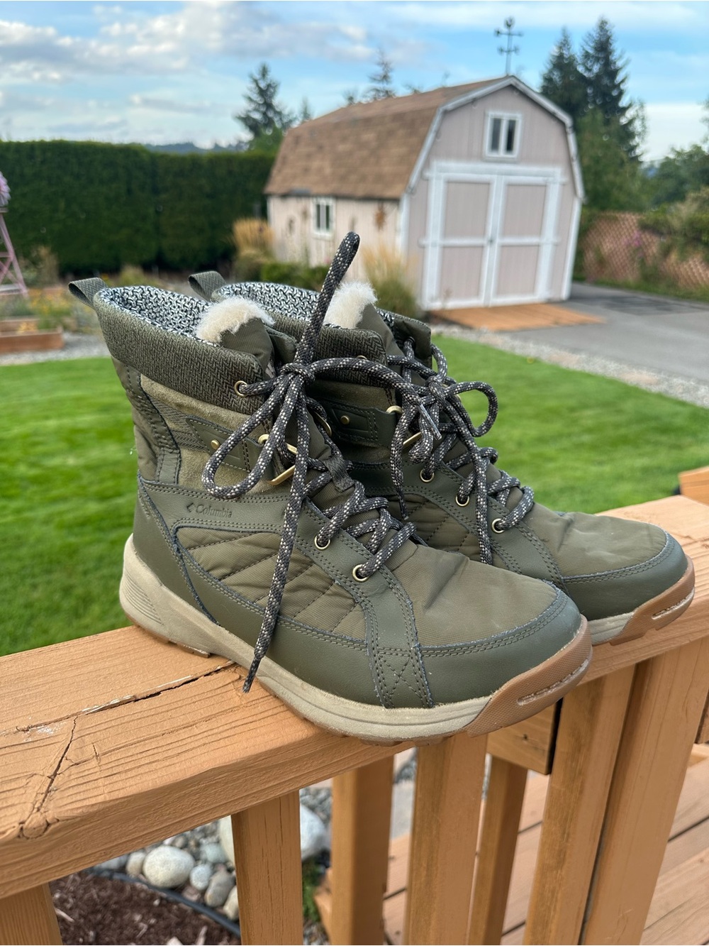 Columbia Meadows Shorty Gray Boots Womens Size 10 Omni-Heat 3D Hiking Outdoors